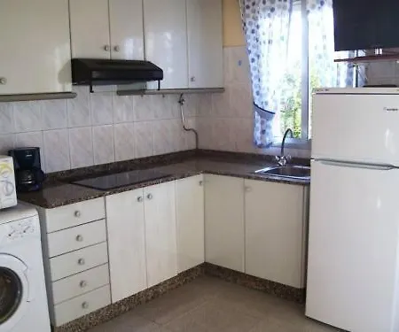 - 2 Bedrooms With Sea Views - 01892
