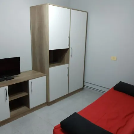 - 2 Bedrooms With Sea Views - 01892